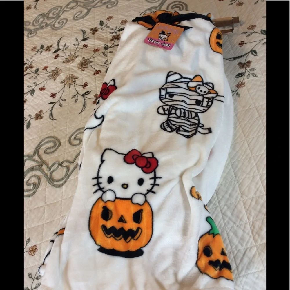 Hello kitty Halloween 🎃 blankets
